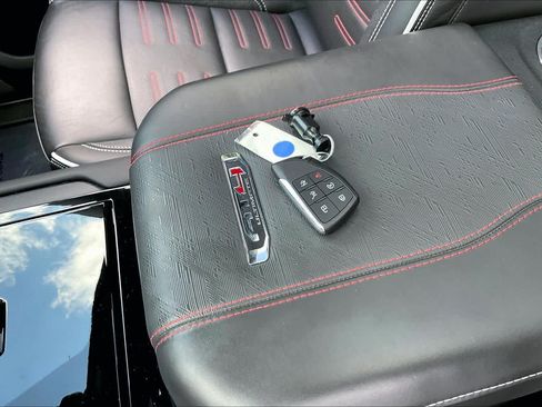 Used 2025 GMC Yukon AT4 Ultimate w/ LPO, Floor Liner Package AWD/4WD image 15