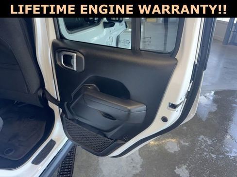 Used 2024 Jeep Gladiator Sport AWD/4WD image 33