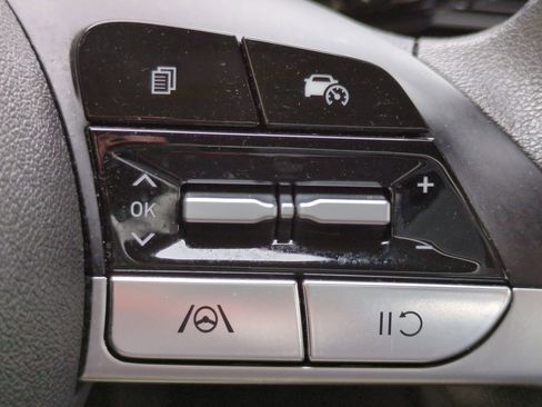 Certified 2024 Hyundai Elantra SEL image 23