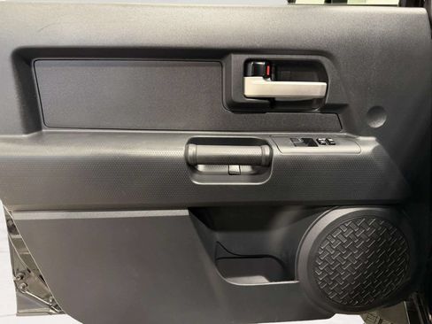 Used 2014 Toyota FJ Cruiser 4WD w/ Convenience Package image 17
