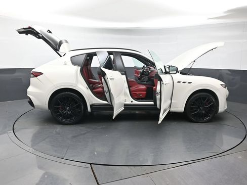 Used 2021 Maserati Levante AWD/4WD image 47
