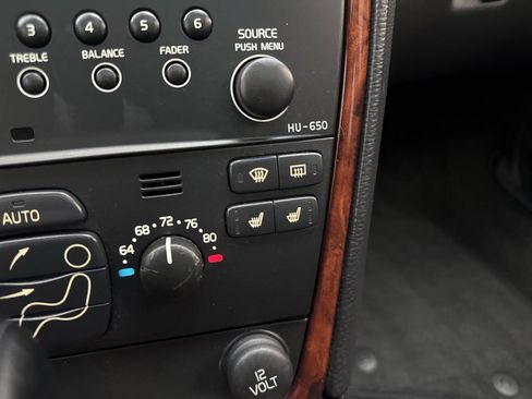 Used 2005 Volvo V70 2.4 FWD image 21