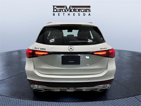 Used 2025 Mercedes-Benz GLC 300 4MATIC image 4