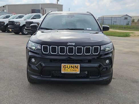 New 2026 Jeep Compass Latitude image 8