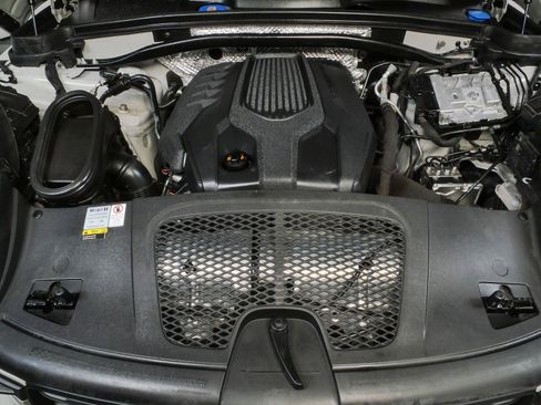 Used 2022 Porsche Macan AWD/4WD image 35
