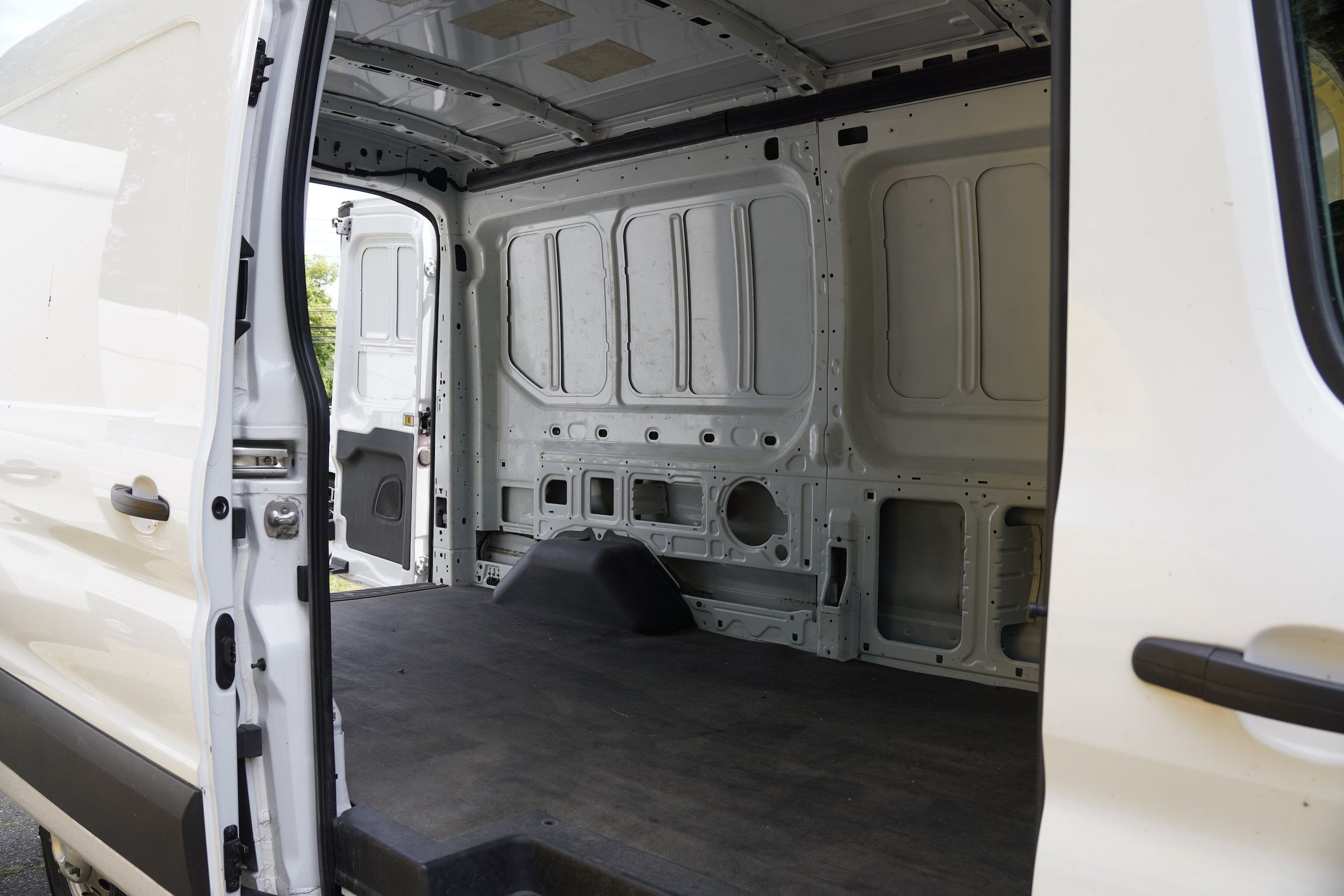 Used 2023 Ford Transit 250 Medium Roof AWD image 15