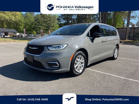 Used 2025 Chrysler Pacifica Select FWD image 1