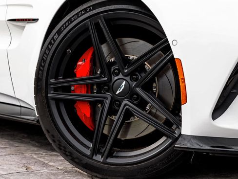 Used 2025 Aston Martin V8 Vantage Coupe image 4