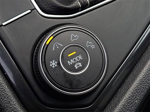 Used 2024 Volkswagen Tiguan SE R-Line image 25