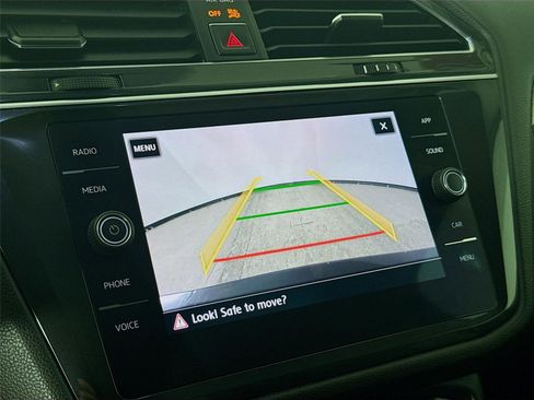 Used 2018 Volkswagen Tiguan SE w/ Panoramic Sunroof Package AWD/4WD image 14