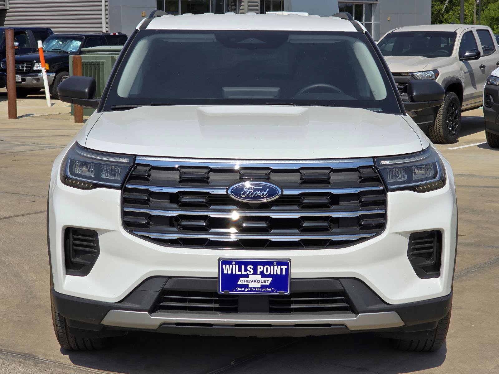 Used 2025 Ford Explorer Active RWD image 2