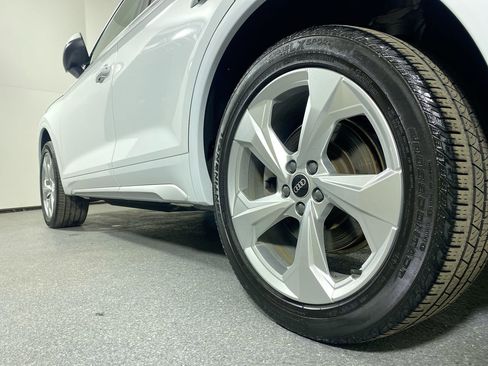 Used 2021 Audi Q5 Premium Plus w/ Premium Plus Package image 3