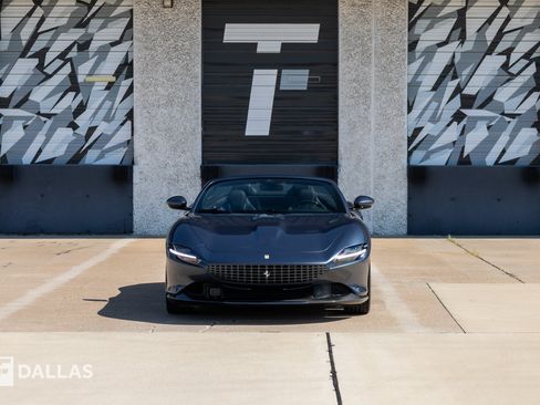 Used 2024 Ferrari Roma Spider RWD image 3