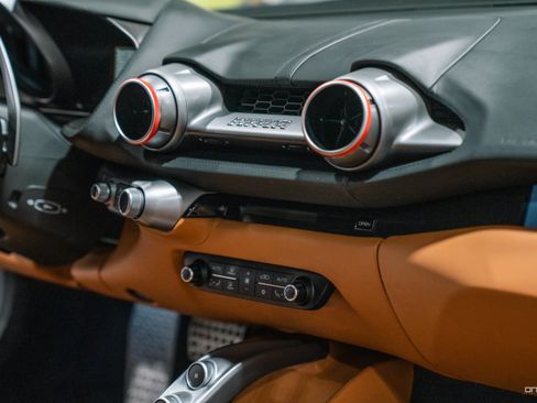 Used 2018 Ferrari 812 Superfast RWD image 33