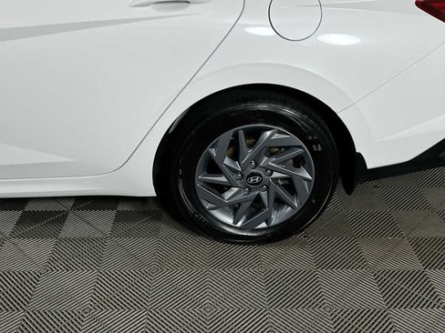 Used 2025 Hyundai Elantra Hybrid FWD image 29