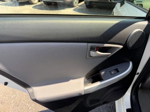 Used 2013 Toyota Prius Four w/ Deluxe Solar Roof Pkg image 28