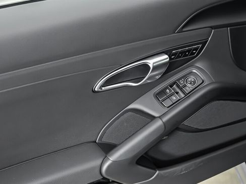 Used 2025 Porsche 718 Cayman RWD image 13