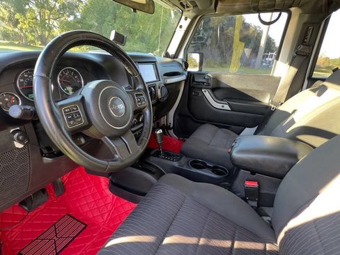 Used 2011 Jeep Wrangler Unlimited Sport image 15