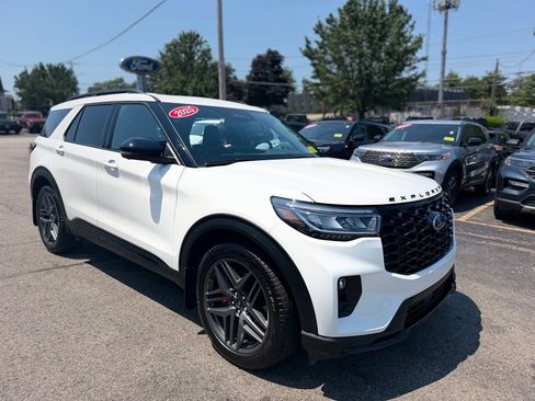 Used 2025 Ford Explorer ST AWD/4WD image 10