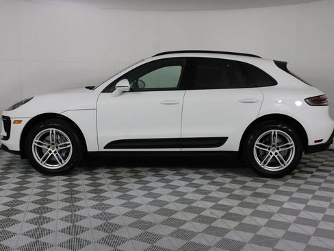 Certified 2022 Porsche Macan image 2