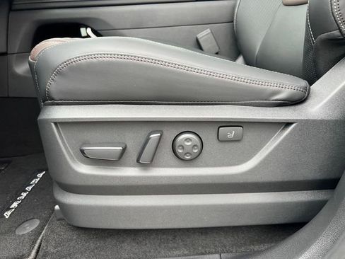 New 2025 Nissan Armada Platinum Reserve image 37