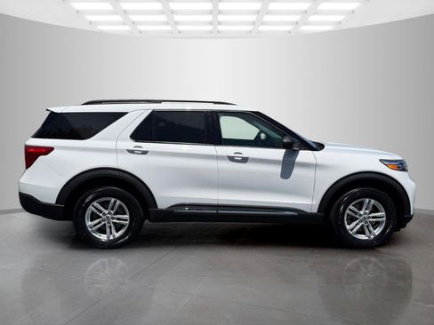 Used 2022 Ford Explorer XLT AWD/4WD image 6
