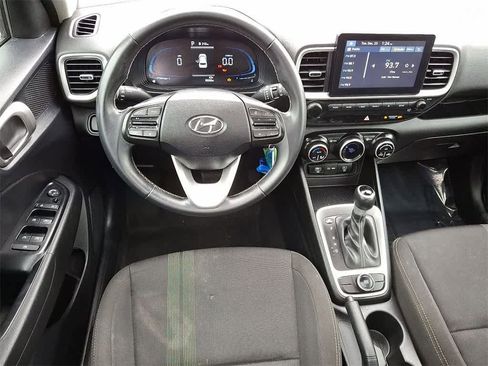 Used 2023 Hyundai Venue SEL image 11