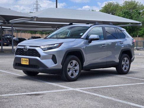 Used 2025 Toyota RAV4 XLE w/ Convenience Package FWD image 8