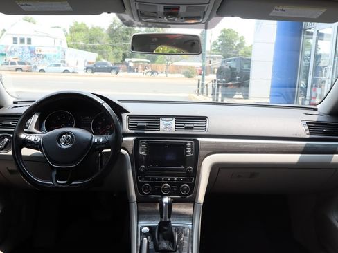 Used 2017 Volkswagen Passat 1.8T SE FWD image 12