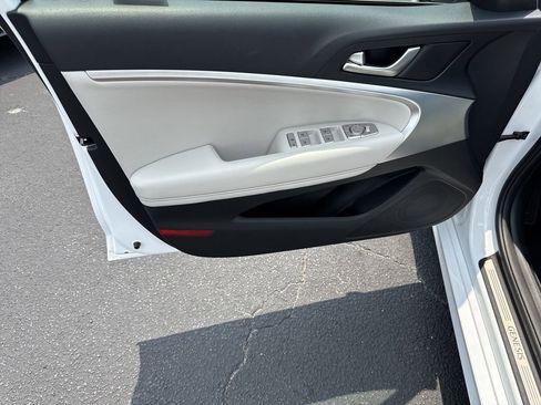 New 2025 Genesis G70 2.5T image 10