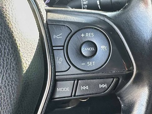 Used 2018 Toyota Camry SE FWD image 16