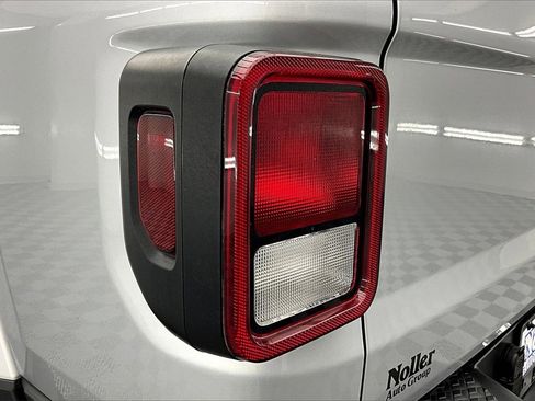 Used 2022 Jeep Gladiator Willys image 31