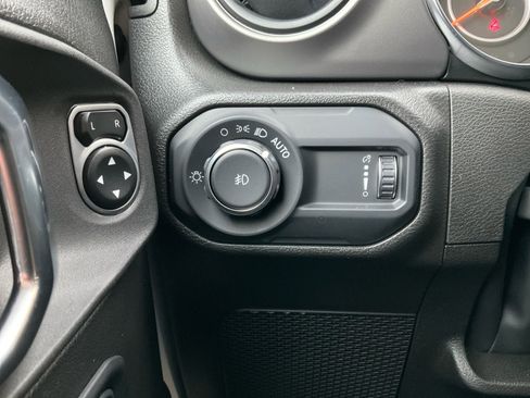 Used 2023 Jeep Wrangler Unlimited Sport image 21