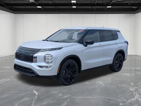 New 2026 Mitsubishi Outlander LE AWD/4WD image 1
