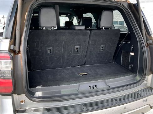 Used 2021 Ford Expedition Limited AWD/4WD image 18