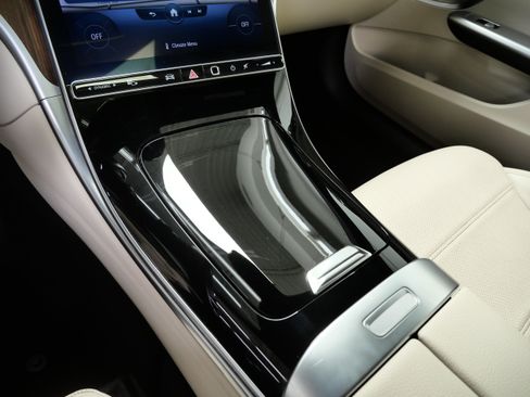 Certified 2022 Mercedes-Benz C 300 4MATIC Sedan image 21