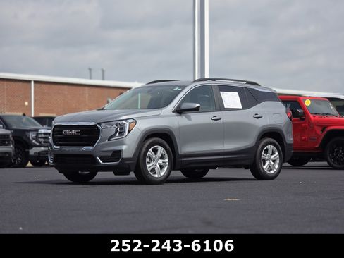 Used 2024 GMC Terrain SLE w/ Driver Convenience Package FWD image 3