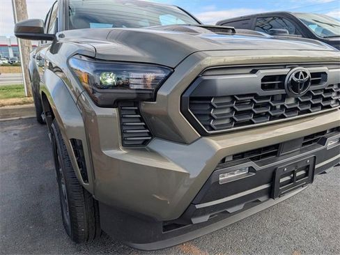Used 2025 Toyota Tacoma TRD Sport image 21