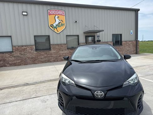 Used 2018 Toyota Corolla SE FWD image 4