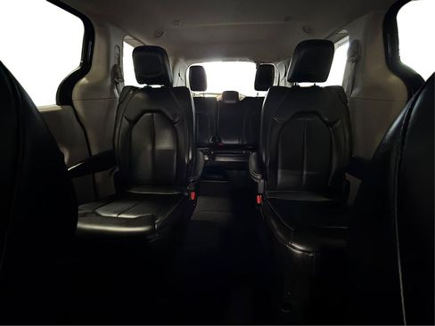 Used 2023 Chrysler Pacifica Touring-L FWD image 19