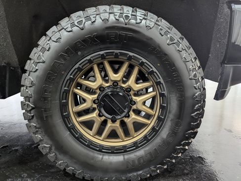 Used 2023 Chevrolet Silverado 2500 Custom w/ Custom Convenience Package image 9