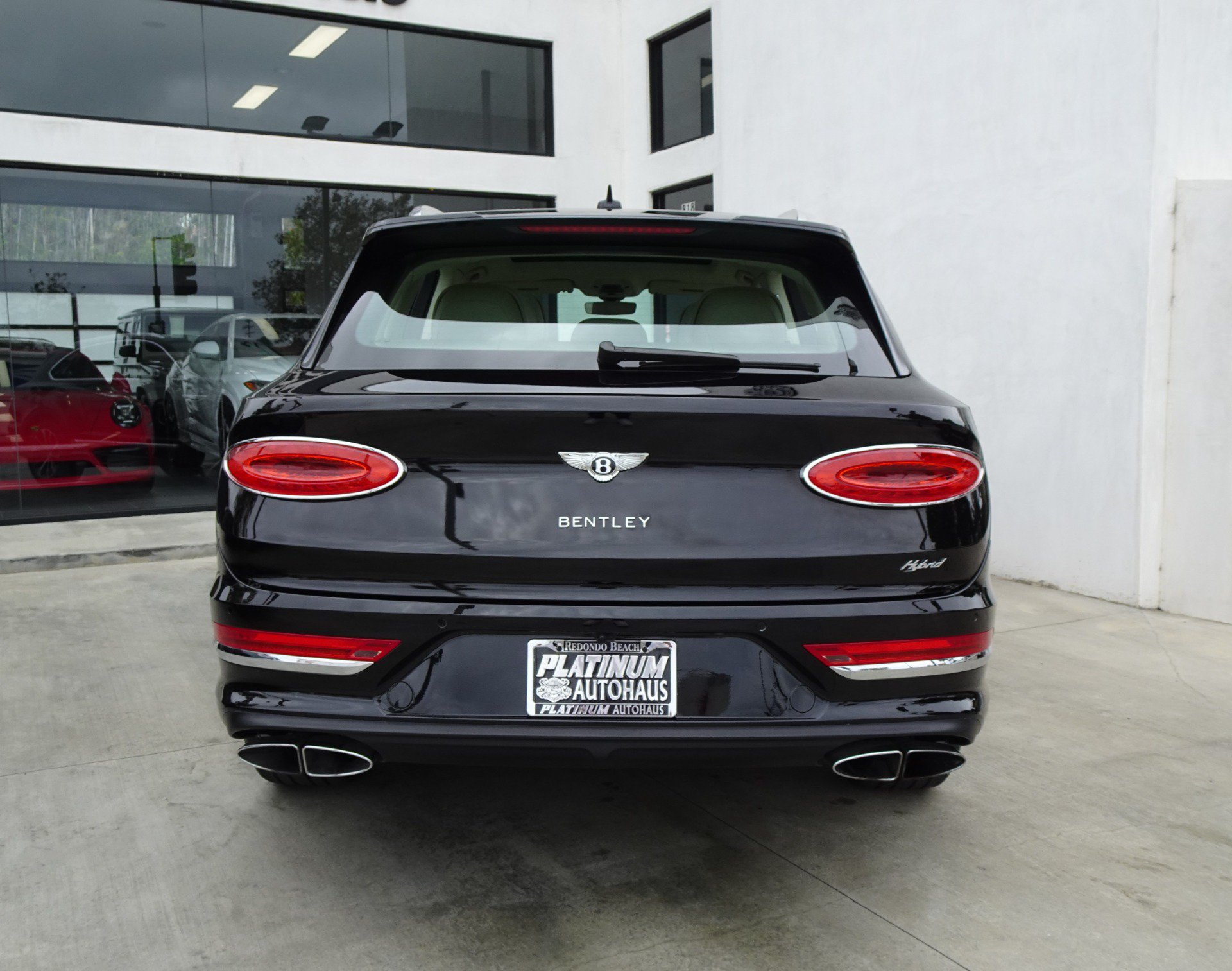 Used 2023 Bentley Bentayga Plug-In Hybrid AWD/4WD image 5