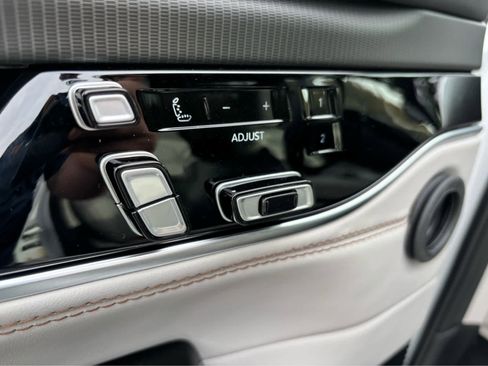 New 2026 Jeep Grand Wagoneer Summit w/ Premium Group III image 47