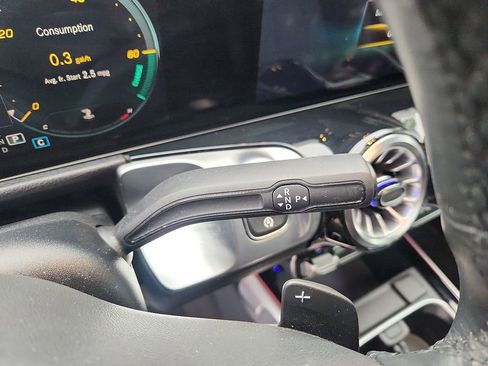 Used 2022 Mercedes-Benz GLB 250 4MATIC image 16