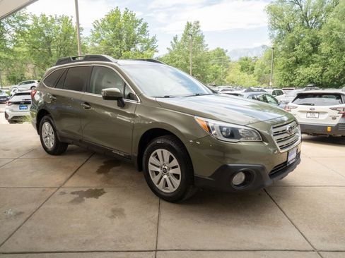 Used 2017 Subaru Outback 2.5i Premium AWD/4WD image 2