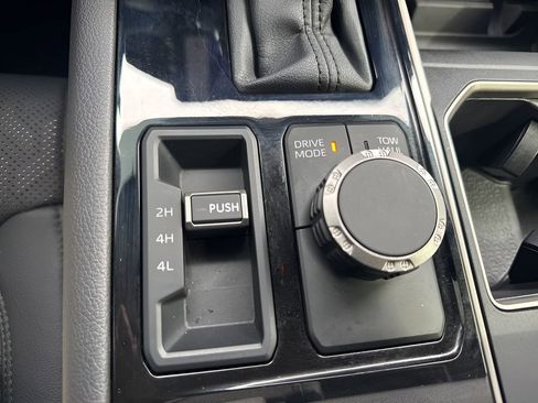 Used 2025 Toyota Tundra Limited AWD/4WD image 23