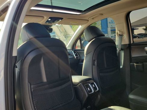 Used 2023 Kia Sorento SX AWD/4WD image 16