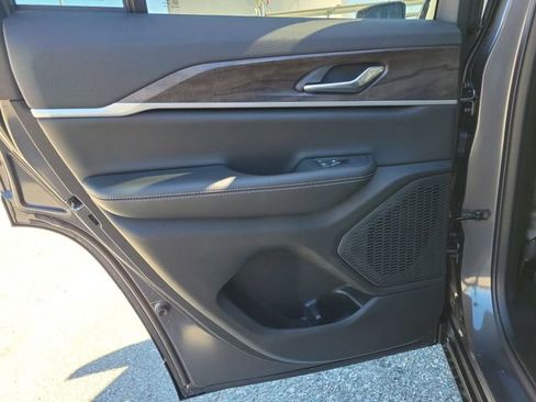 New 2026 Jeep Grand Cherokee Laredo image 13