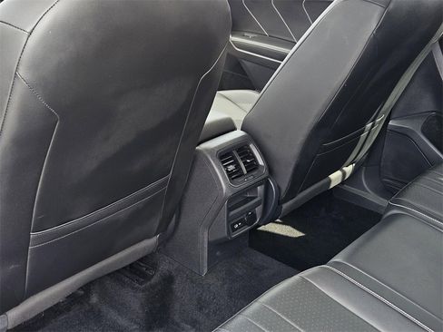 Used 2022 Volkswagen Tiguan SE image 30