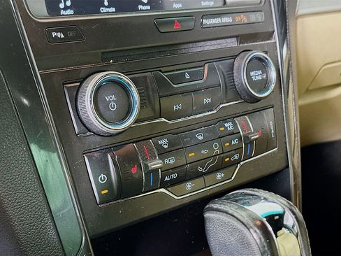 Used 2017 Ford Explorer XLT w/ Equipment Group 202A FWD image 14
